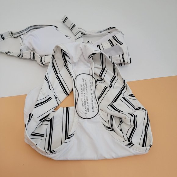 Cupshe Black and White Vertical Stripe High Waisted Bikini NWT size XS - Picture 9 of 10